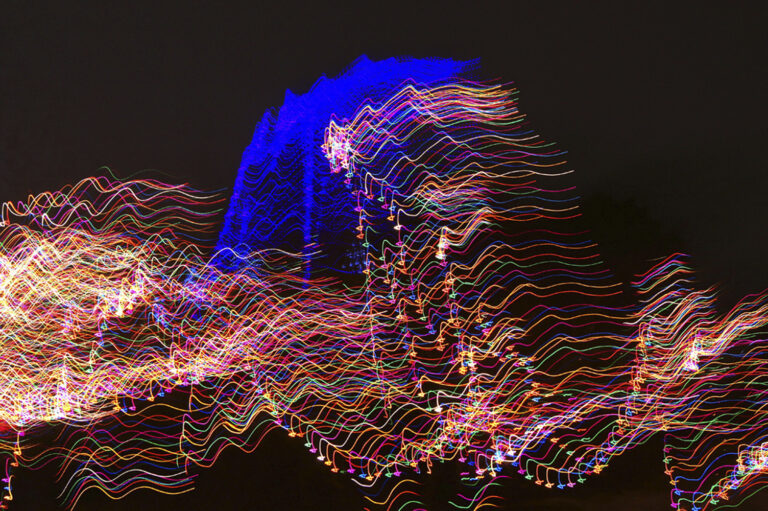 《老树新花，摄影奇葩》 - 06 山村多奇彩阳鸟吐清音. 